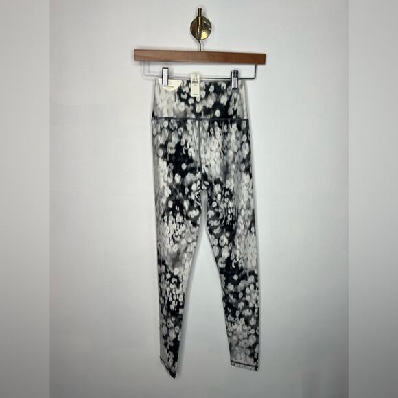 OFFLINE Aerie Hi Rise Cross Front Pattern Legging - Picture 2 of 5